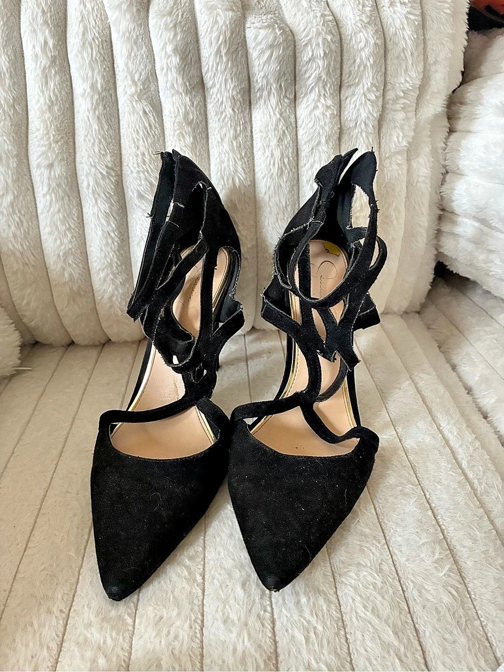 Well worn Black Pointed-Toe Strappy Heels